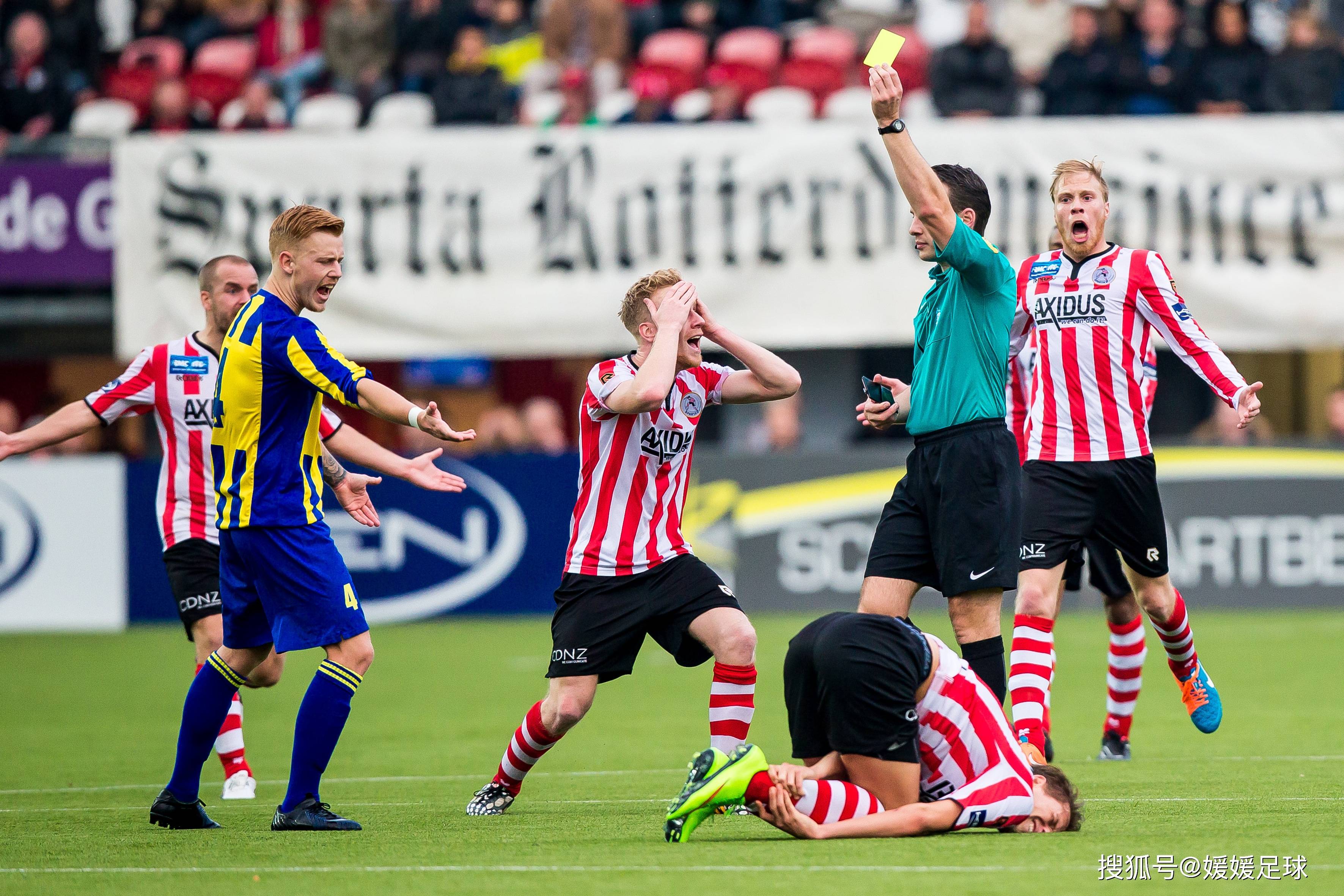 包含沙尔克04与云达不来梅决一雌雄，胜负难料的词条