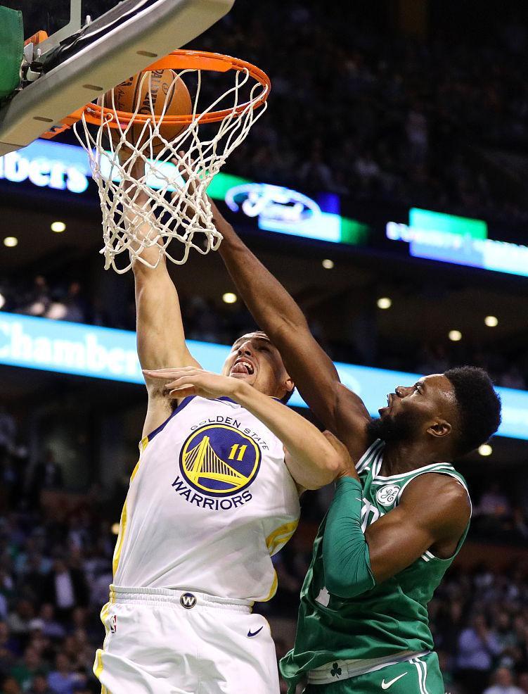 凯尔特人遭受横扫，汤普森再次爆发的简单介绍