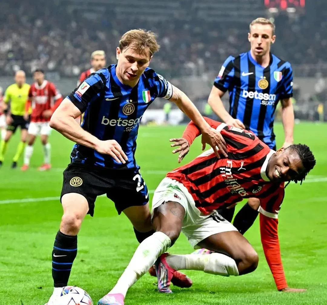 包含意大利队在场上奋力拼搏,最终以不屈不挠的意志取得了一场令人振奋的胜利的词条 包含意大利队在场上奋力拼搏,最终以不屈不挠的意志取得了一场令人振奋的胜利的词条