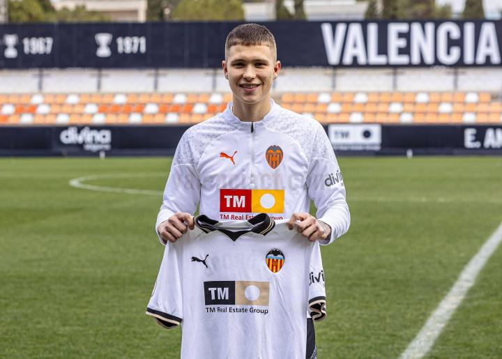 爱游戏大厅-包含韦斯卡球员为球队赢得重要胜利的词条