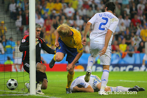 包含卫冕冠军希腊队在国际赛场平局的词条