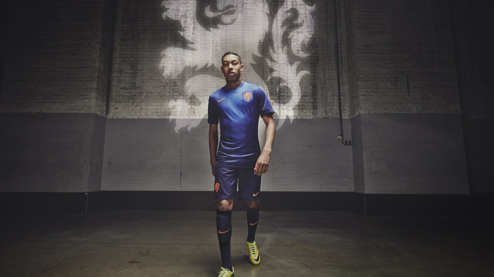 世界排名争夺战焦点战，国际米兰硬仗取胜巴黎，蓝黑军团欧冠之夜闪耀