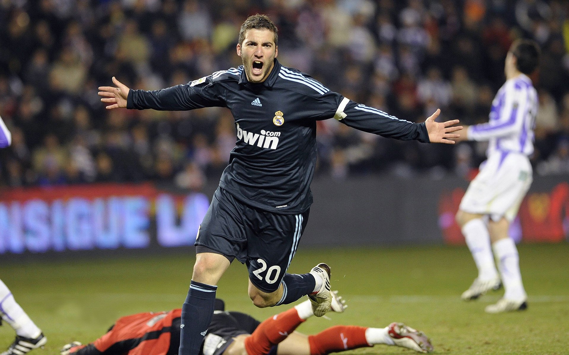 里昂完胜拜仁，格纳布里关键制胜，黑马奇迹的战术密码