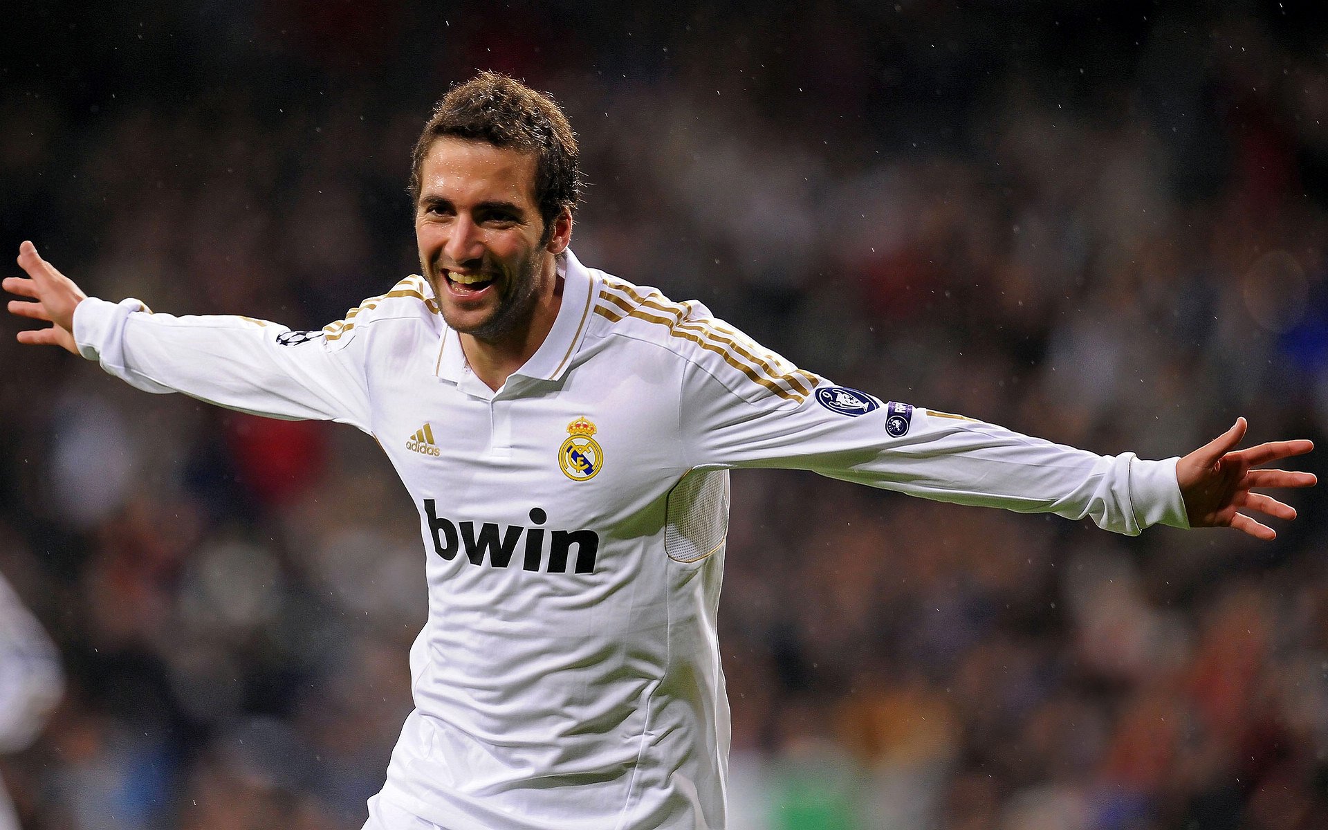 铁闸轰鸣，法比尼奥的沉默革命与利物浦的战术碾压